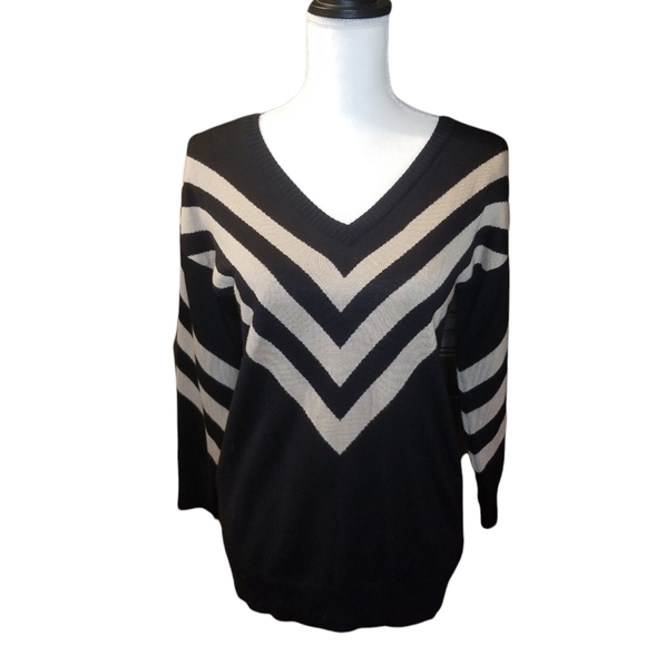 Cable & Gauge Tops - Cable & Gauge v neck long sleeved top
